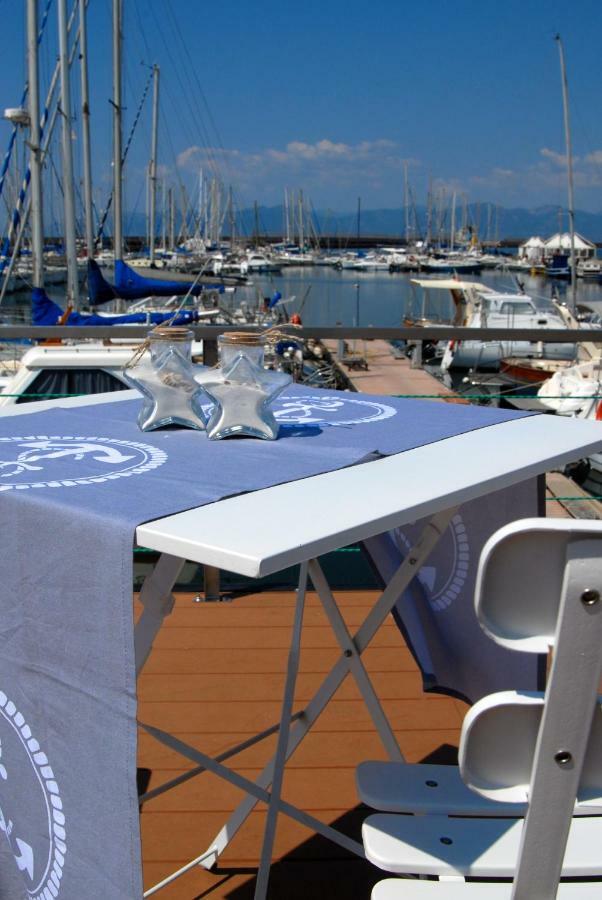 House Boat Luxury Cagliari酒店 外观 照片